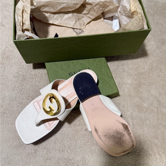 Gucci White Leather Sandal Thongs with Gold Interlocking G - Picture 2 of 2